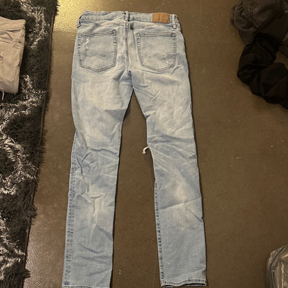 American Eagle Outfitters Light Blue Ripped Skinny Jeans - Picture 3 of 4